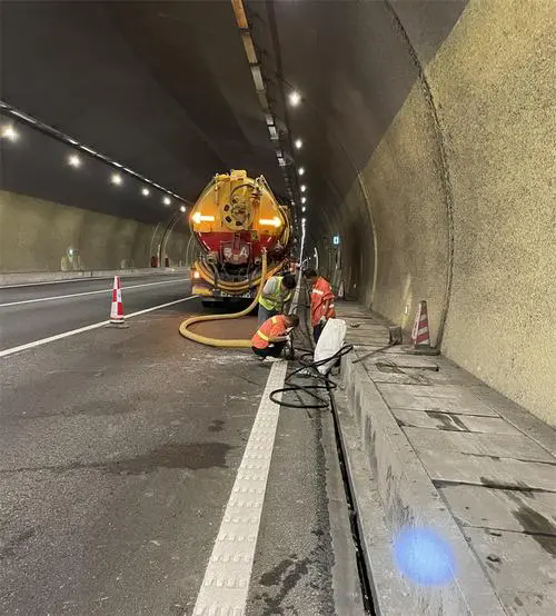 淮阳隧道排水渠清淤